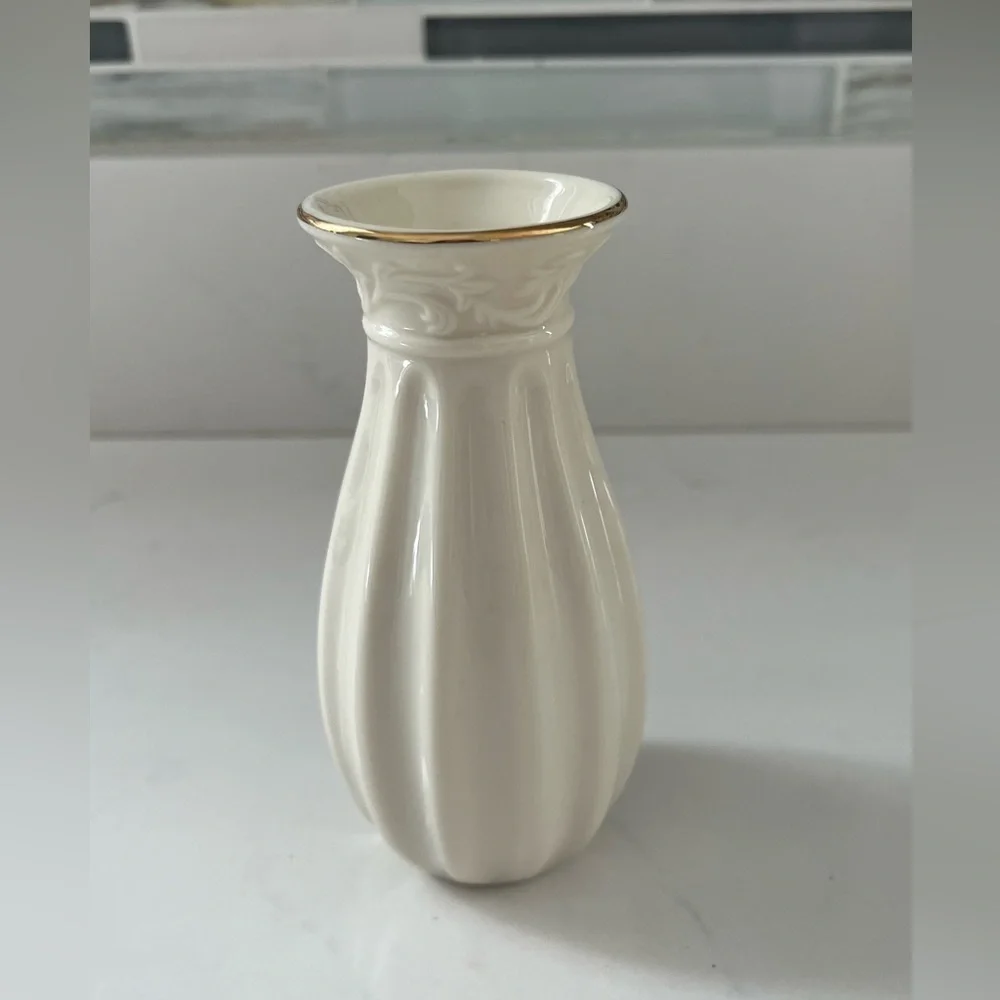 Lenox 5” Scalloped Bud Vase with Gold Rim